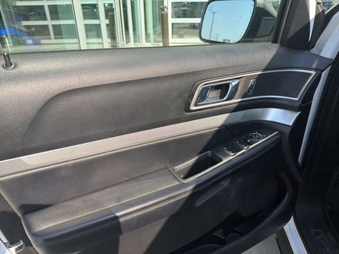 Used 2017 Ford Explorer XLT w/ Equipment Group 202A image 12