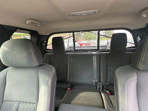 Used 2017 Nissan Titan SV AWD/4WD image 10