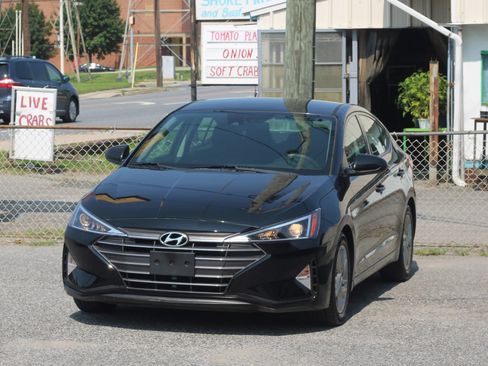 Used 2019 Hyundai Elantra SEL w/ Cargo Package FWD image 3