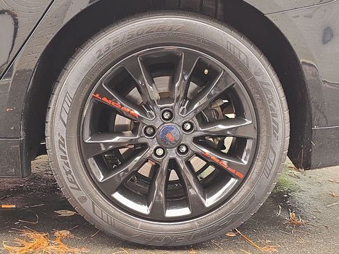 Used 2017 Ford Fusion SE w/ Fusion SE Technology Package image 32