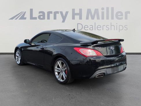 Used 2010 Hyundai Genesis 2.0T image 3