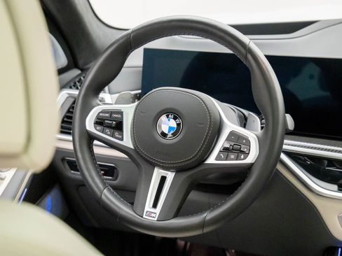 Used 2025 BMW X7 M60i image 11