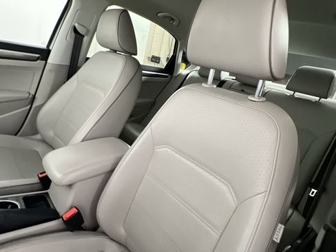 Used 2017 Volkswagen Passat 1.8T SE image 12