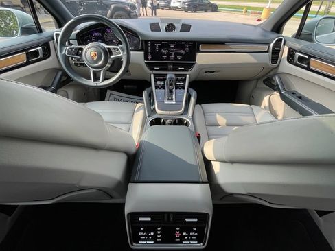 Used 2020 Porsche Cayenne AWD/4WD image 30