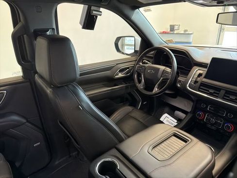 Used 2022 Chevrolet Suburban RST w/ Luxury Package AWD/4WD image 32