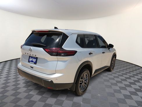 Used 2025 Nissan Rogue S FWD image 4