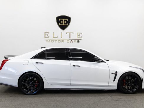 Used 2018 Cadillac CTS V w/ Carbon Fiber Package RWD image 10