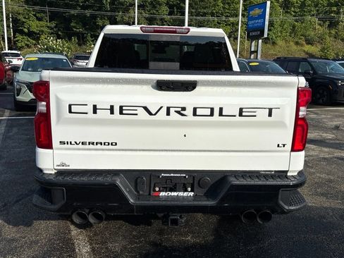 Used 2025 Chevrolet Silverado 1500 LT Trail Boss w/ Convenience Package II AWD/4WD image 4