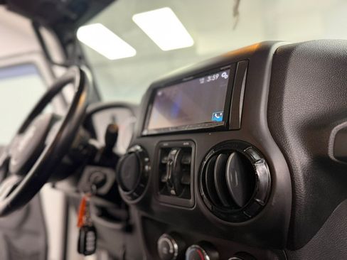 Used 2015 Jeep Wrangler Unlimited Sahara AWD/4WD image 47