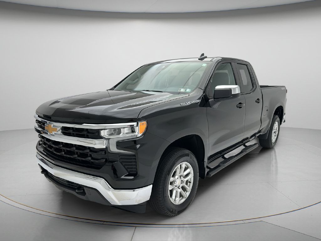Used 2024 Chevrolet Silverado 1500 LT AWD/4WD image 3
