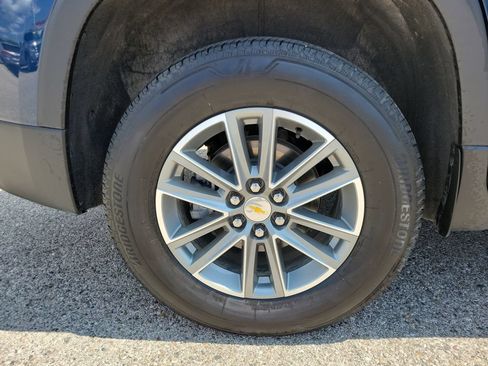 Used 2023 Chevrolet Traverse LT FWD image 5