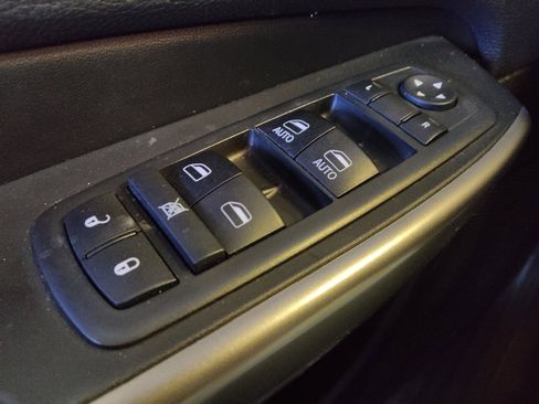 Used 2019 Jeep Cherokee Latitude Plus FWD image 27