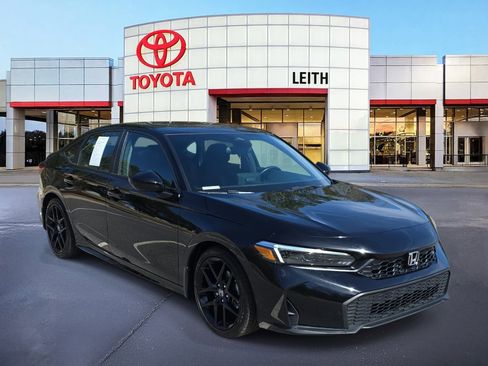 Used 2025 Honda Civic Sport image 3