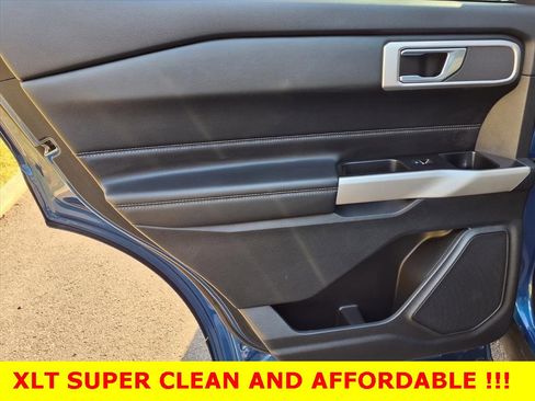 Used 2022 Ford Explorer XLT w/ Equipment Group 202A image 7