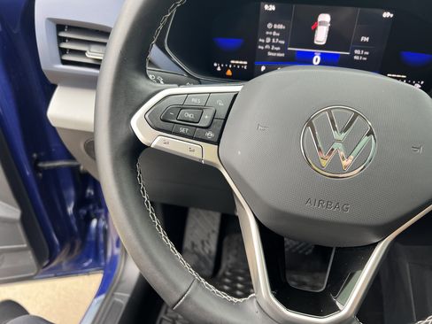 Used 2022 Volkswagen Taos SE w/ Panoramic Sunroof Package image 18