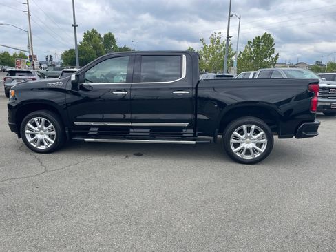 Used 2023 Chevrolet Silverado 1500 High Country w/ High Country Premium Package AWD/4WD image 8
