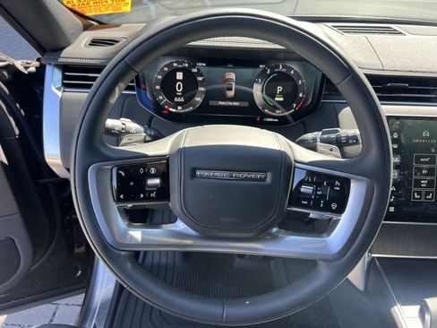 Used 2025 Land Rover Range Rover SE image 21