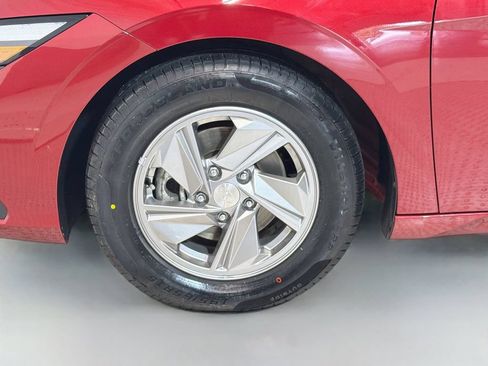 Used 2024 Hyundai Elantra SE FWD image 30