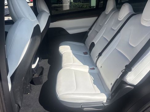 Used 2023 Tesla Model X image 16
