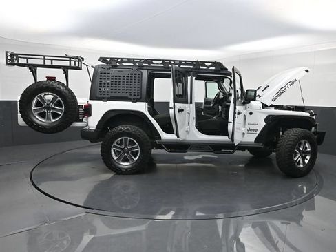Used 2018 Jeep Wrangler Unlimited Sahara AWD/4WD image 39