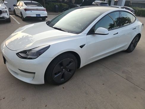 Used 2023 Tesla Model 3 Standard Range RWD image 2