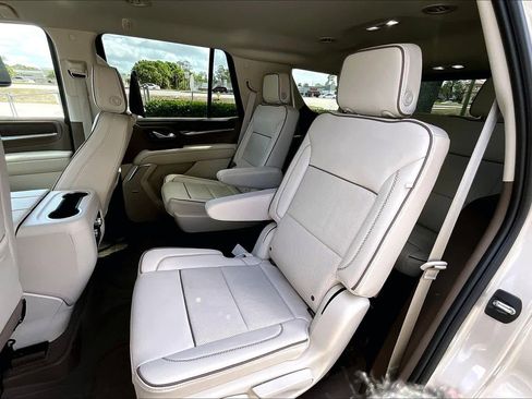 Used 2024 GMC Yukon Denali w/ Advanced Technology Package AWD/4WD image 21