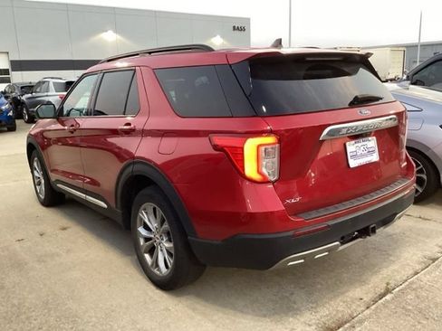 Used 2023 Ford Explorer XLT w/ Equipment Group 202A AWD/4WD image 16