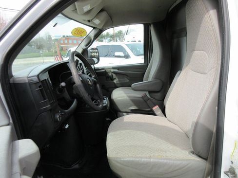Used 2015 Chevrolet Express 3500 image 9