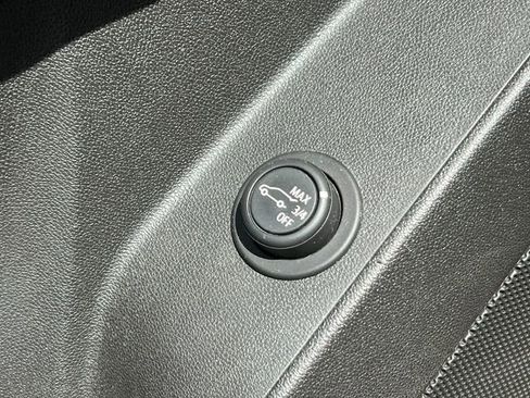 Used 2020 Chevrolet Equinox LT AWD/4WD image 16