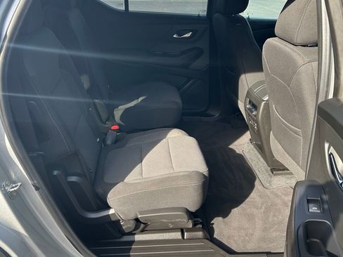 Used 2022 Chevrolet Traverse LT image 14