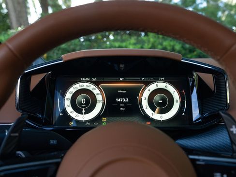 Used 2025 Aston Martin Vanquish RWD image 13