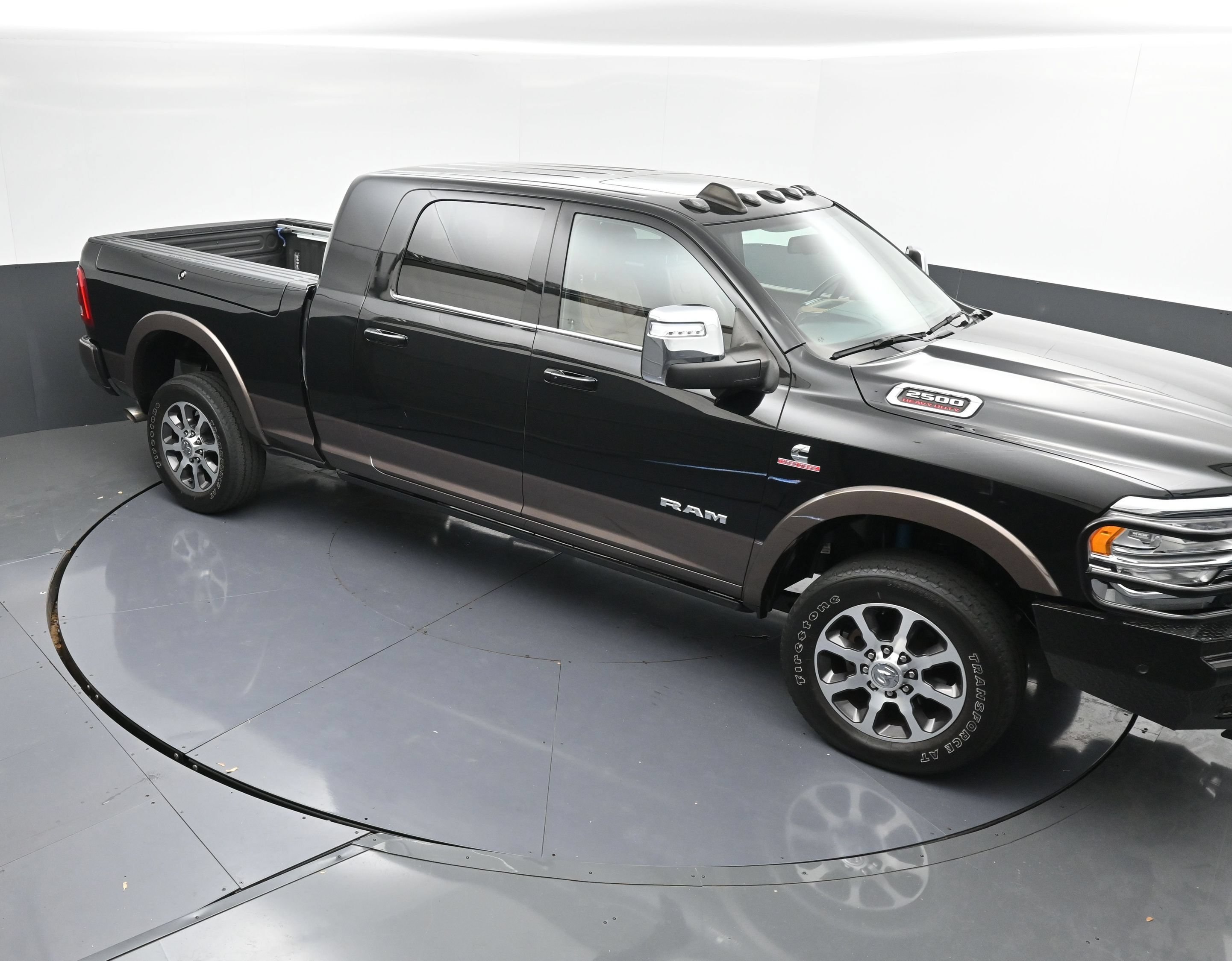 Used 2024 RAM 2500 Limited w/ Towing Technology Group AWD/4WD image 33