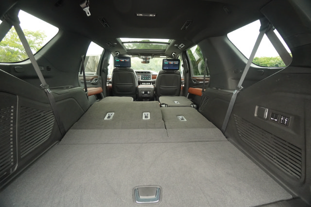 Used 2023 GMC Yukon Denali Ultimate AWD/4WD image 27