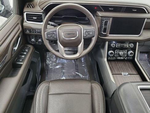 Used 2022 GMC Yukon XL Denali w/ Advanced Technology Package image 13