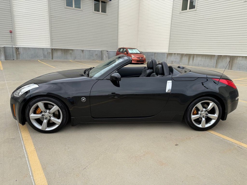 Used 2006 Nissan 350Z Grand Touring RWD image 6
