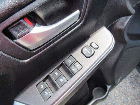 Used 2016 Toyota Camry SE w/ Moonroof Package image 12