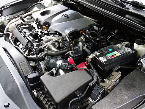 Used 2020 Toyota Camry SE FWD image 19