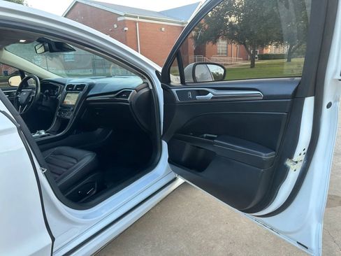 Used 2018 Ford Fusion SE w/ Equipment Group 602A FWD image 25