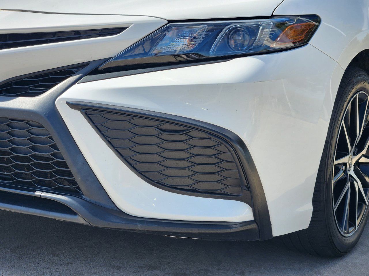 Used 2023 Toyota Camry SE w/ Convenience Package FWD image 9