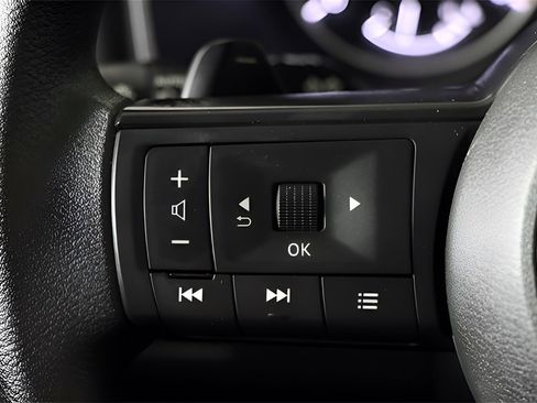 Used 2024 Nissan Rogue SV image 15