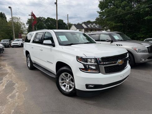 Used 2018 Chevrolet Suburban LT RWD image 3