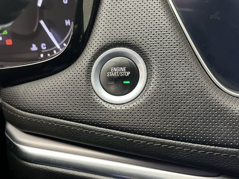 Used 2017 Cadillac XT5 Luxury image 23