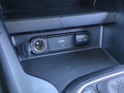 Used 2025 Kia Soul LX w/ LX Technology Package FWD image 21