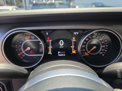 Used 2018 Jeep Wrangler Unlimited Sahara AWD/4WD image 23