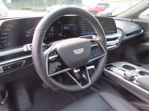 Used 2024 Cadillac Lyriq Luxury image 17