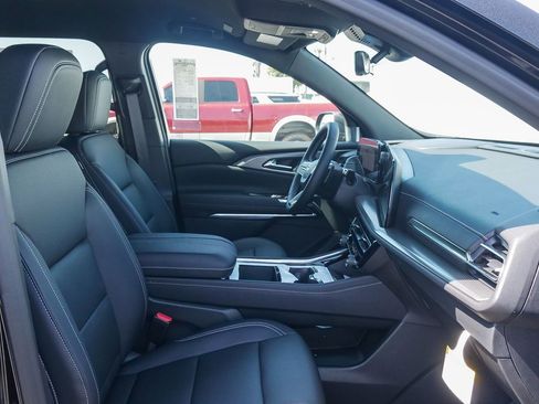 New 2026 Chevrolet Traverse LT w/ Driver Confidence Package AWD/4WD image 17