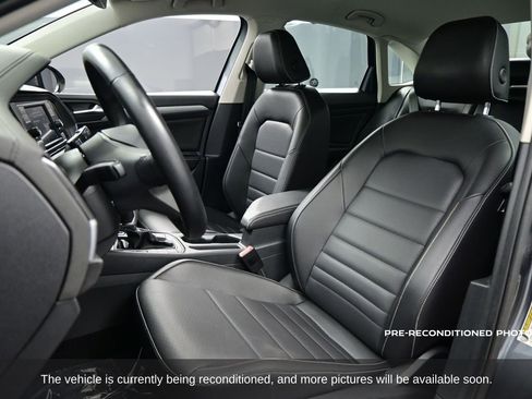 Used 2022 Volkswagen Jetta SE image 8