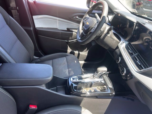 Used 2025 Chevrolet Trax LT FWD image 17