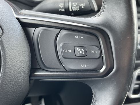 Used 2018 Jeep Wrangler Unlimited Sport S AWD/4WD image 24