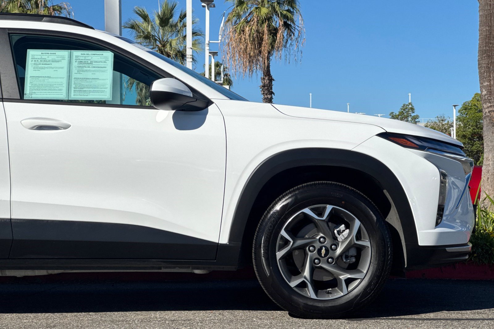 Used 2025 Chevrolet Trax LT FWD image 34
